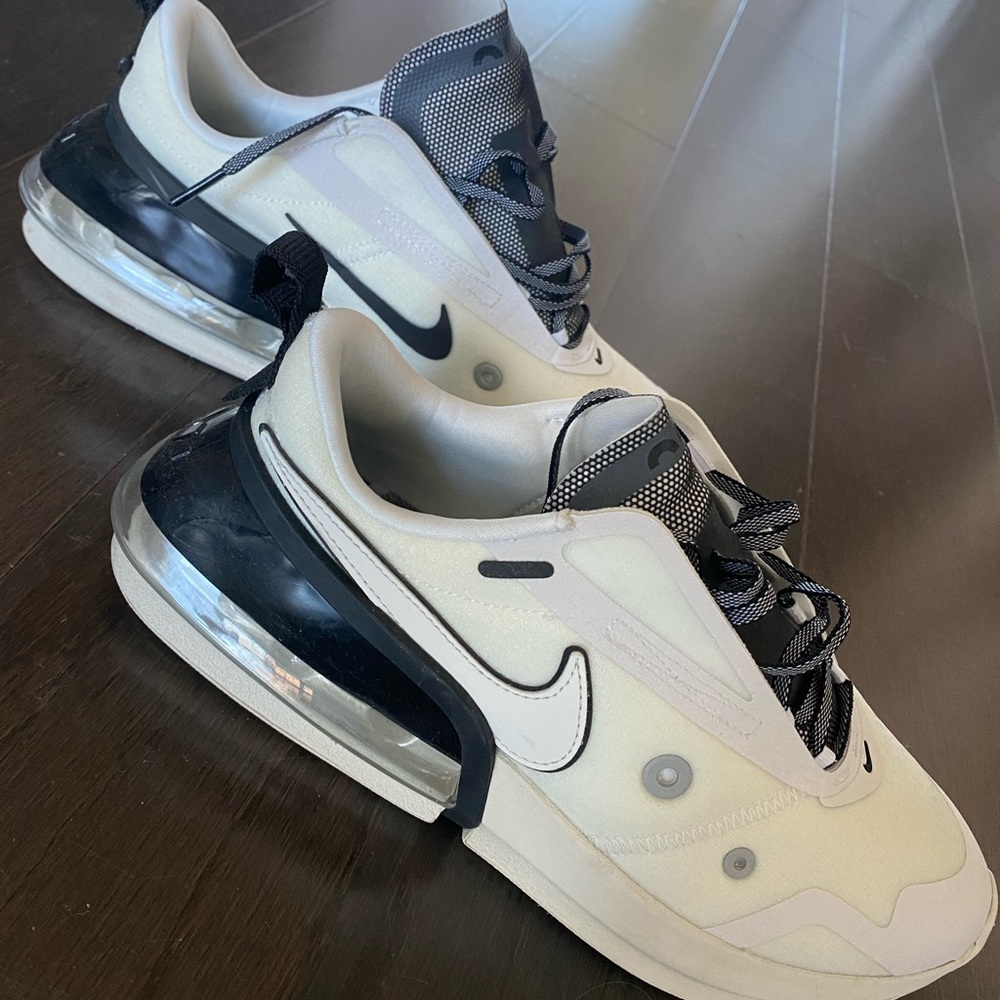 Nike Tennis Shoes